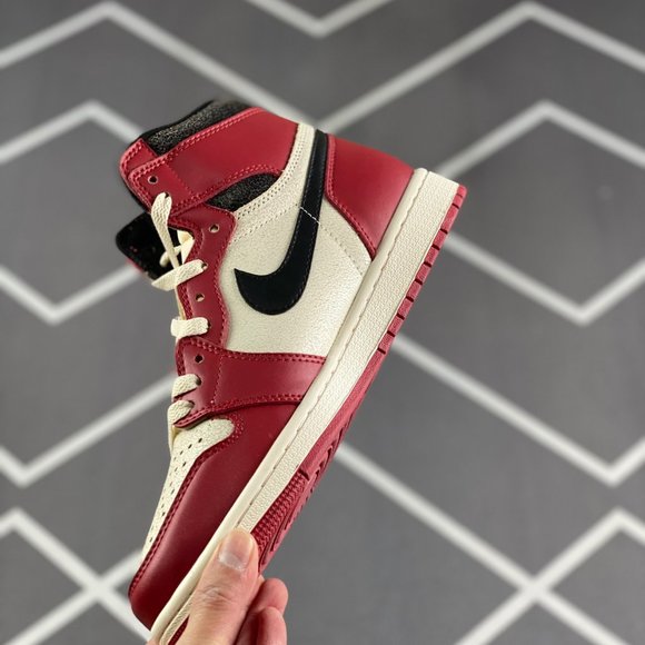 Air Jordan 1 Retro High OG"Chicago Reimagined" - Picture 2 of 5